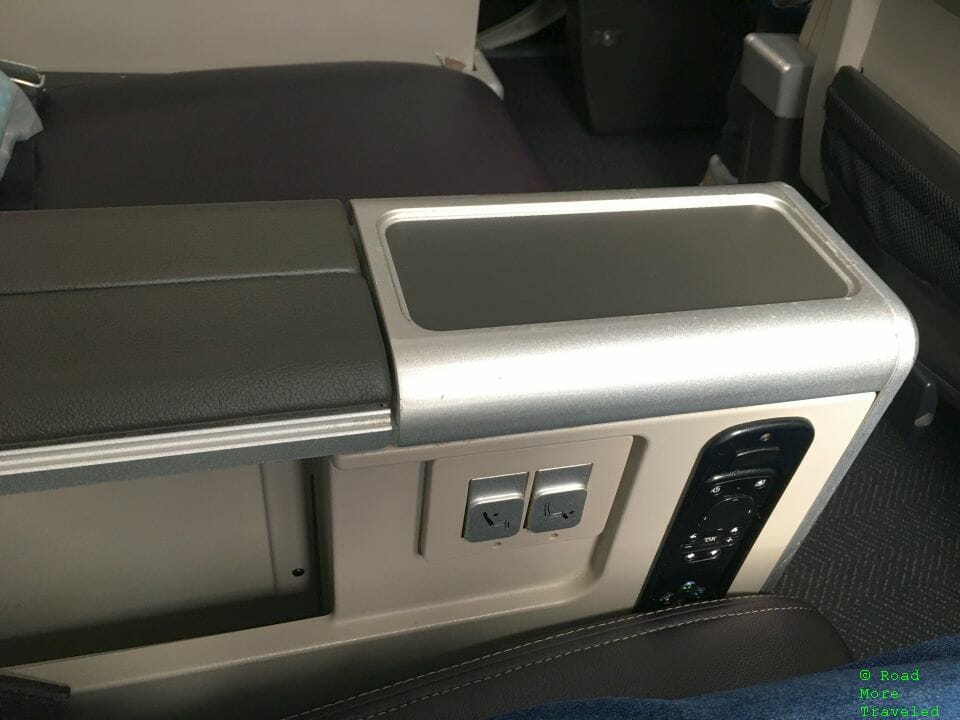 UA Premium Plus seat controls/armrest