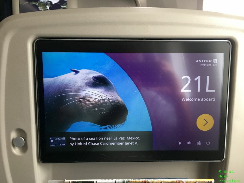 United B787-10 Premium Plus - IFE monitor