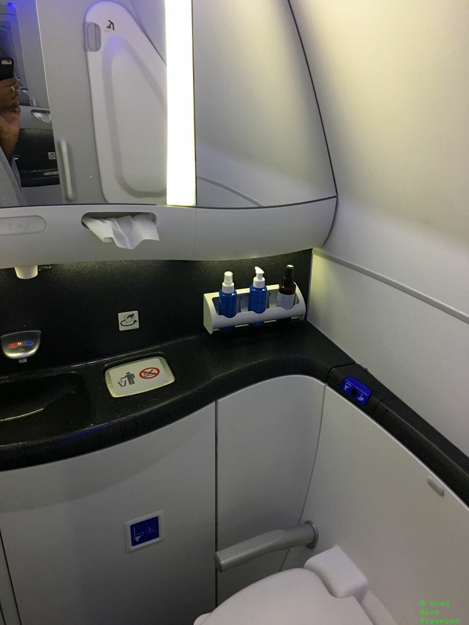United 787-10 lavatory