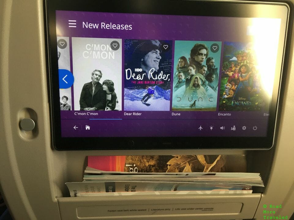 United B787-10 Premium Plus - in-flight entertainment