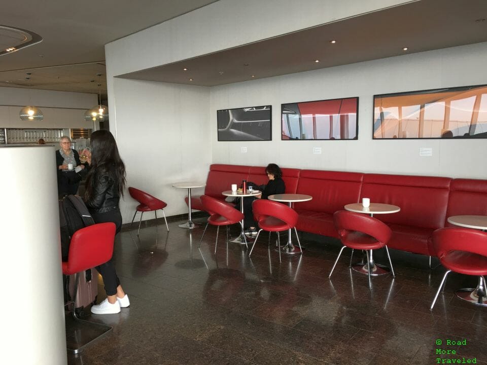 AC YYZ Maple Leaf Lounge Transborder - dining booths