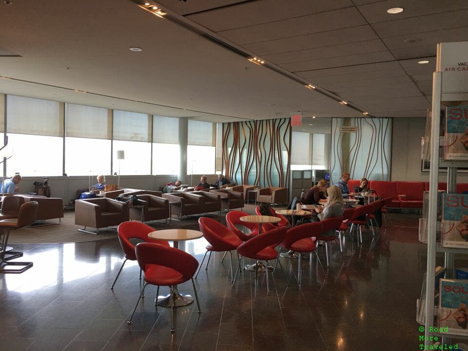 Air Canada Maple Leaf Lounge Toronto Transborder - kitchen seating area