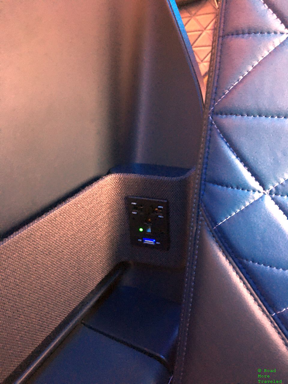 Delta A321neo First Class - power outlet