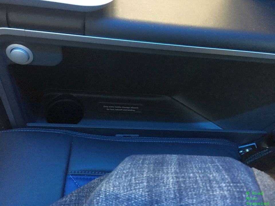 DL A321neo F under armrest storage