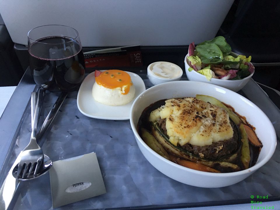 Delta A321neo First Class - dinner