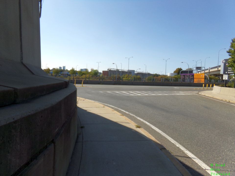 End of BOS Terminal A bus lane at Hotel Drive