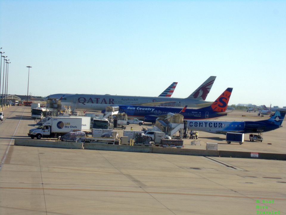 Planes on the apron at DFW