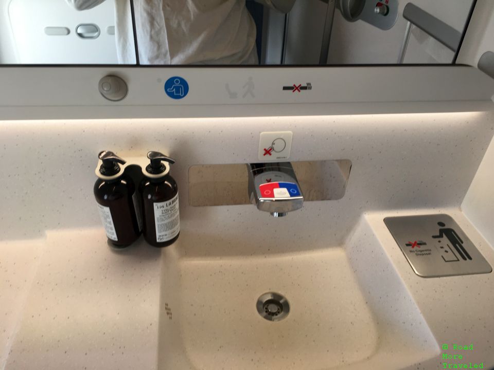 Finnair A350-900 Business Class lavatory