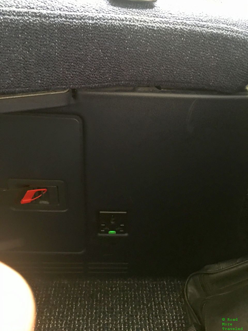 Finnair A350-900 Business Class - power port