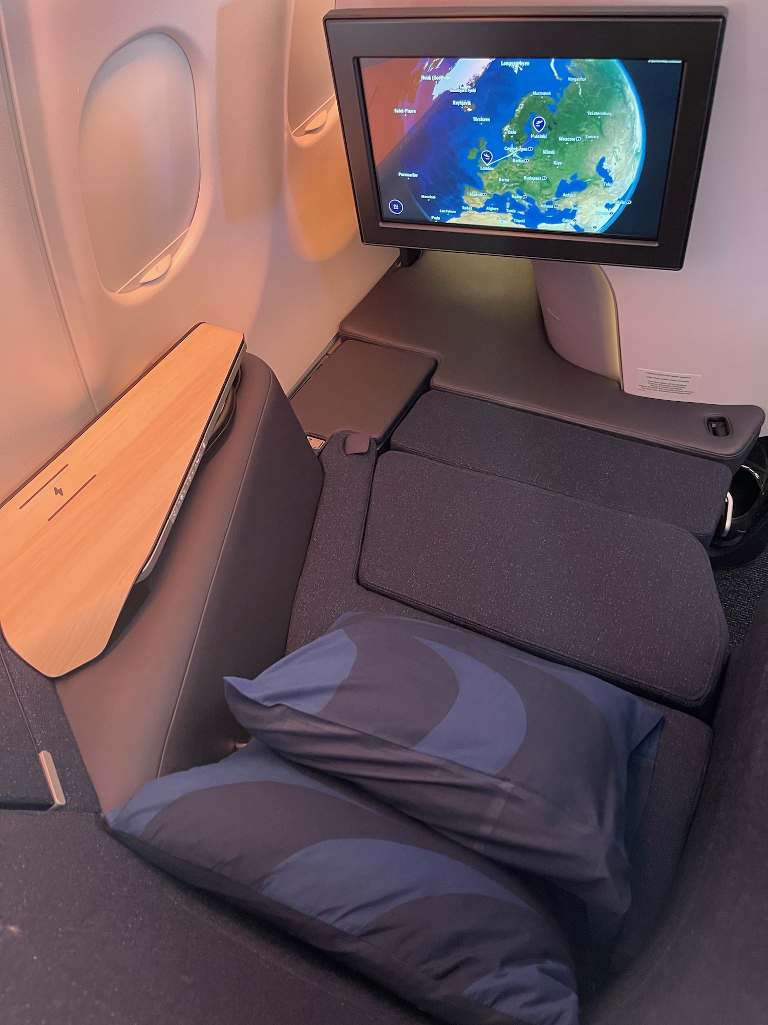 Finnair A350-900 Business Class flat bed