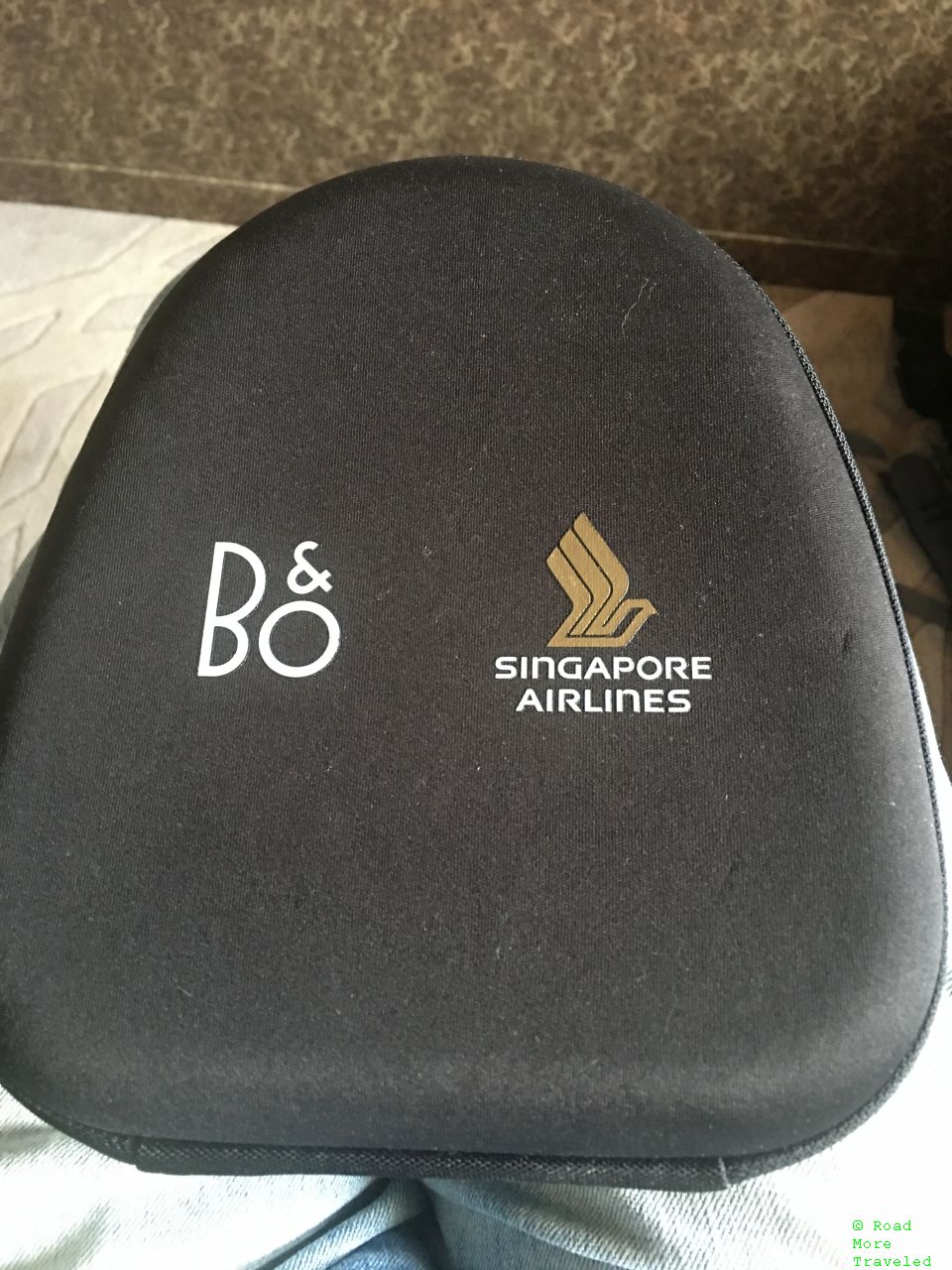 Singapore Airlines A380 Suites Class - B&O headphones
