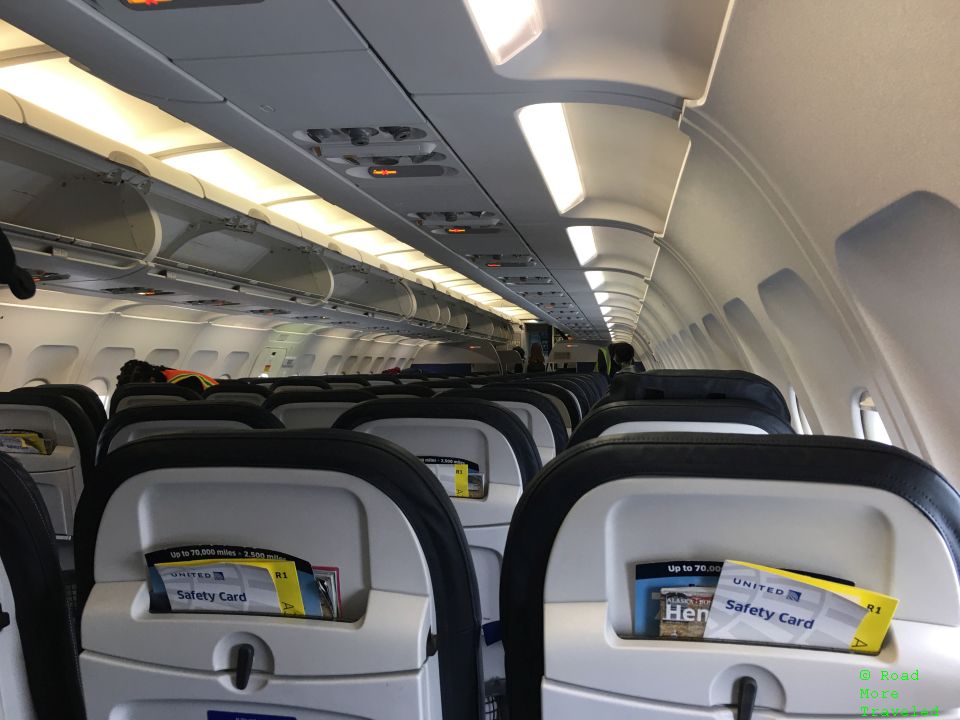 UA A319 Economy cabin