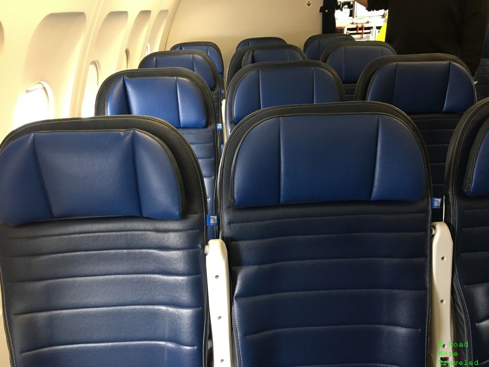 United Airlines Economy Class Review - standard seats