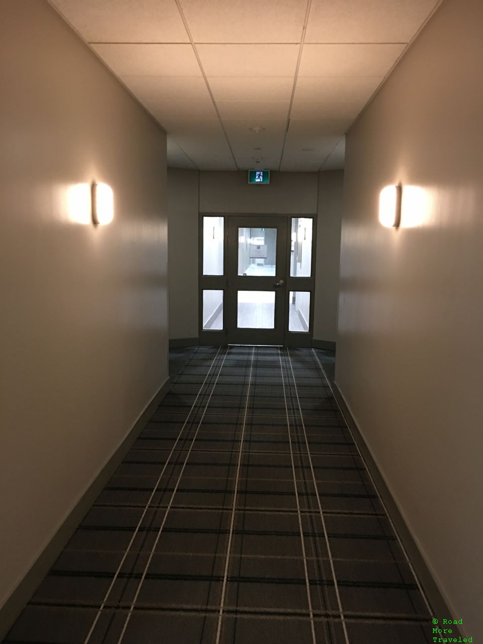 Sheraton Four Points YYZ - hallways