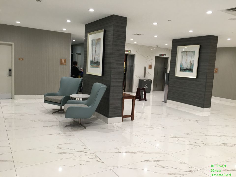 Four Points by Sheraton Toronto Airport - lobby seating