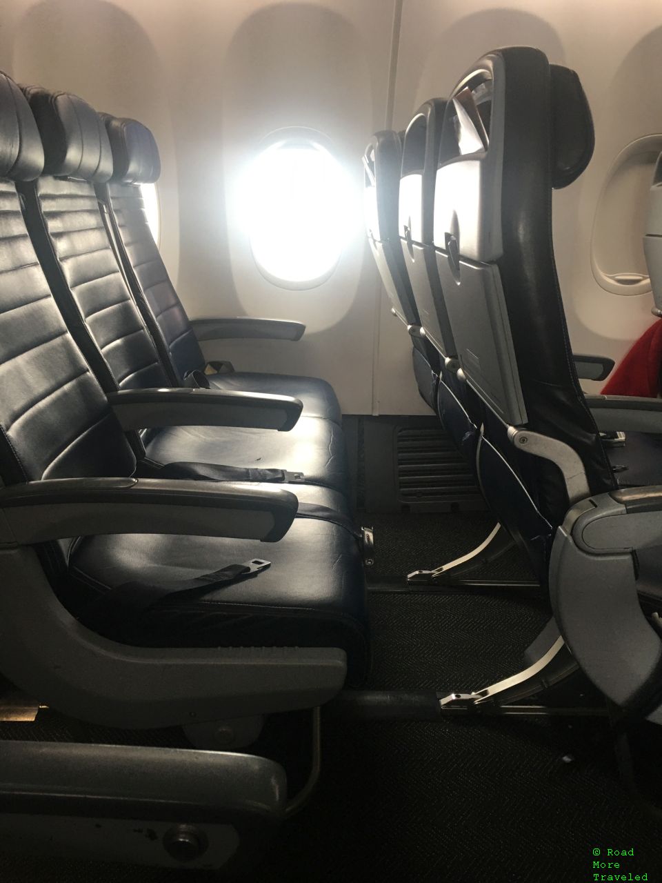 United Airlines Economy Class Review - 737-900 seating