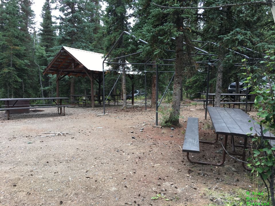 Picnic area, Denali Grizzly Bear Resort
