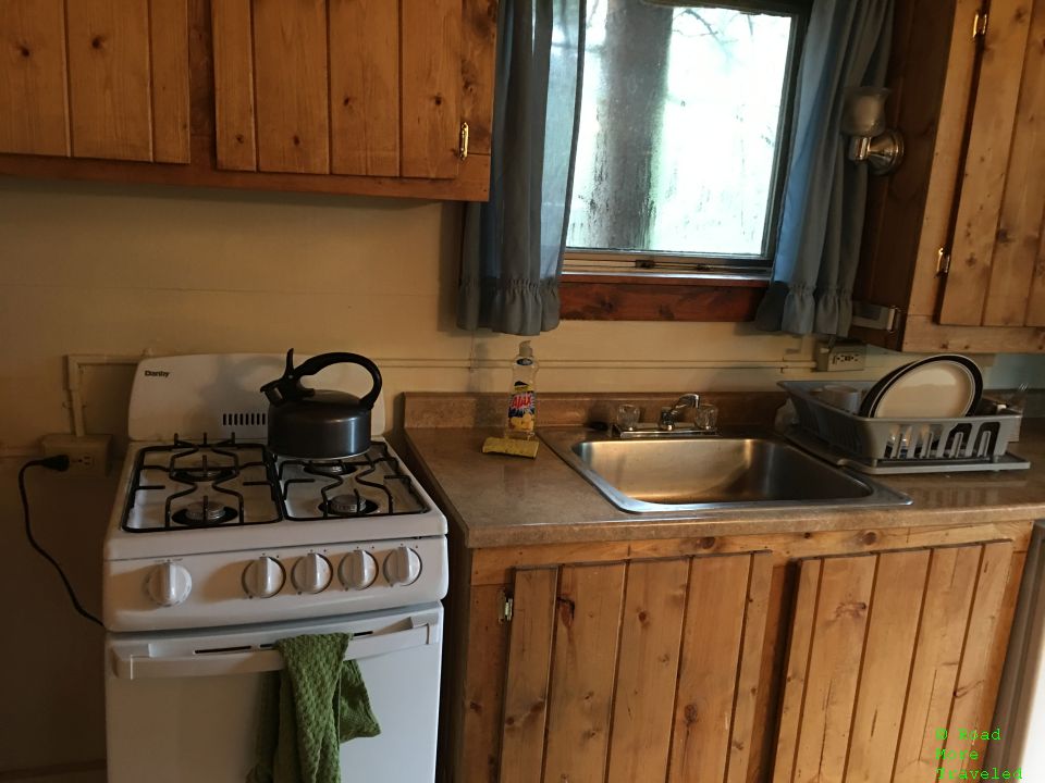 Denali Grizzly Bear Resort - kitchen