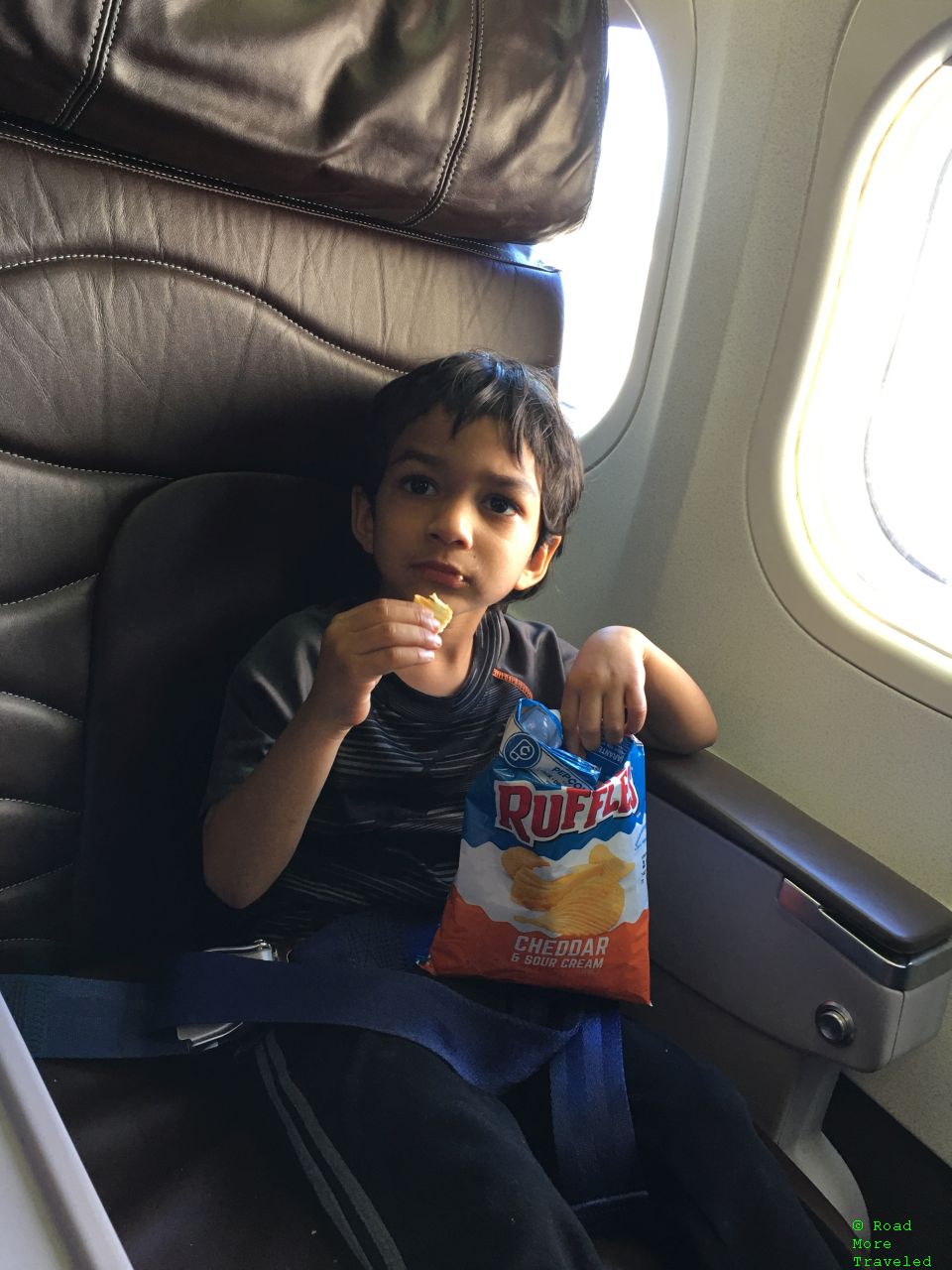 Snacking in Hawaiian Airlines First Class