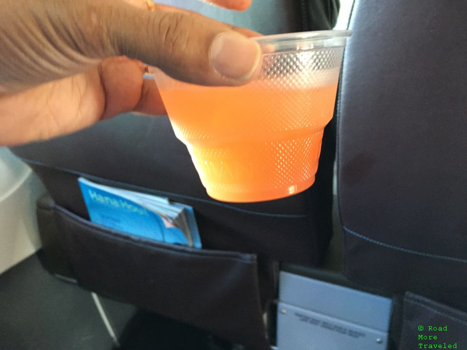 Hawaiian Airlines B717 Interisland First Class - beverage service