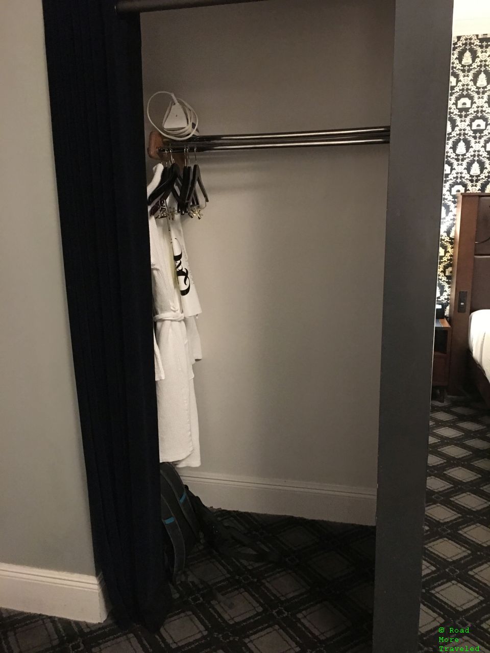 Q&C Hotel - closet