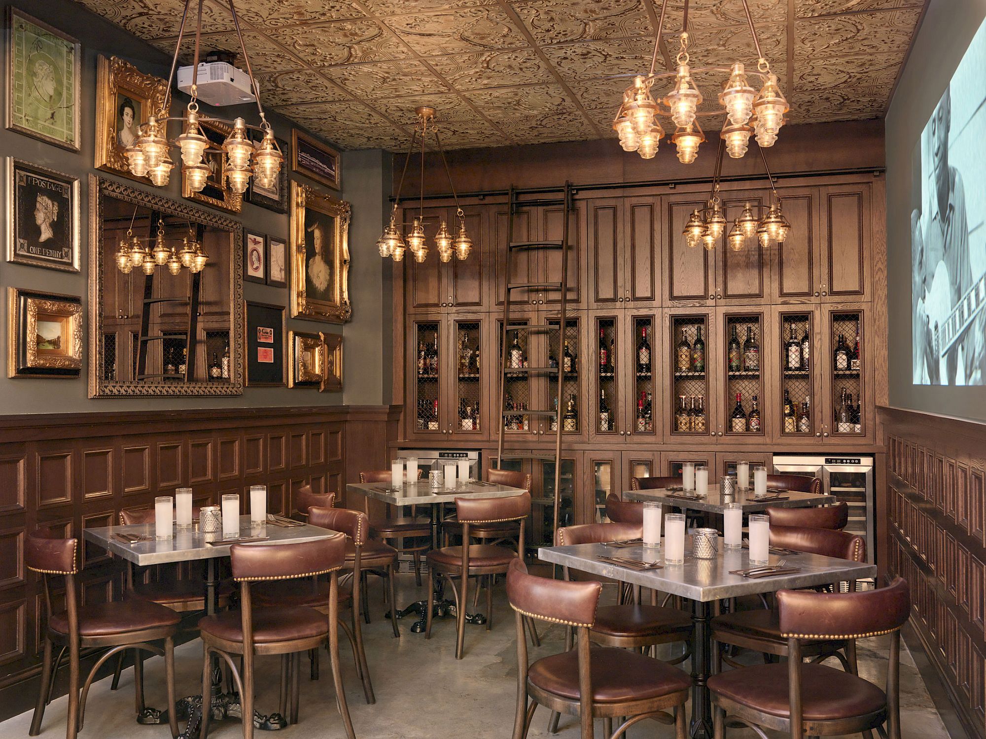 Q&C Hotel dining area