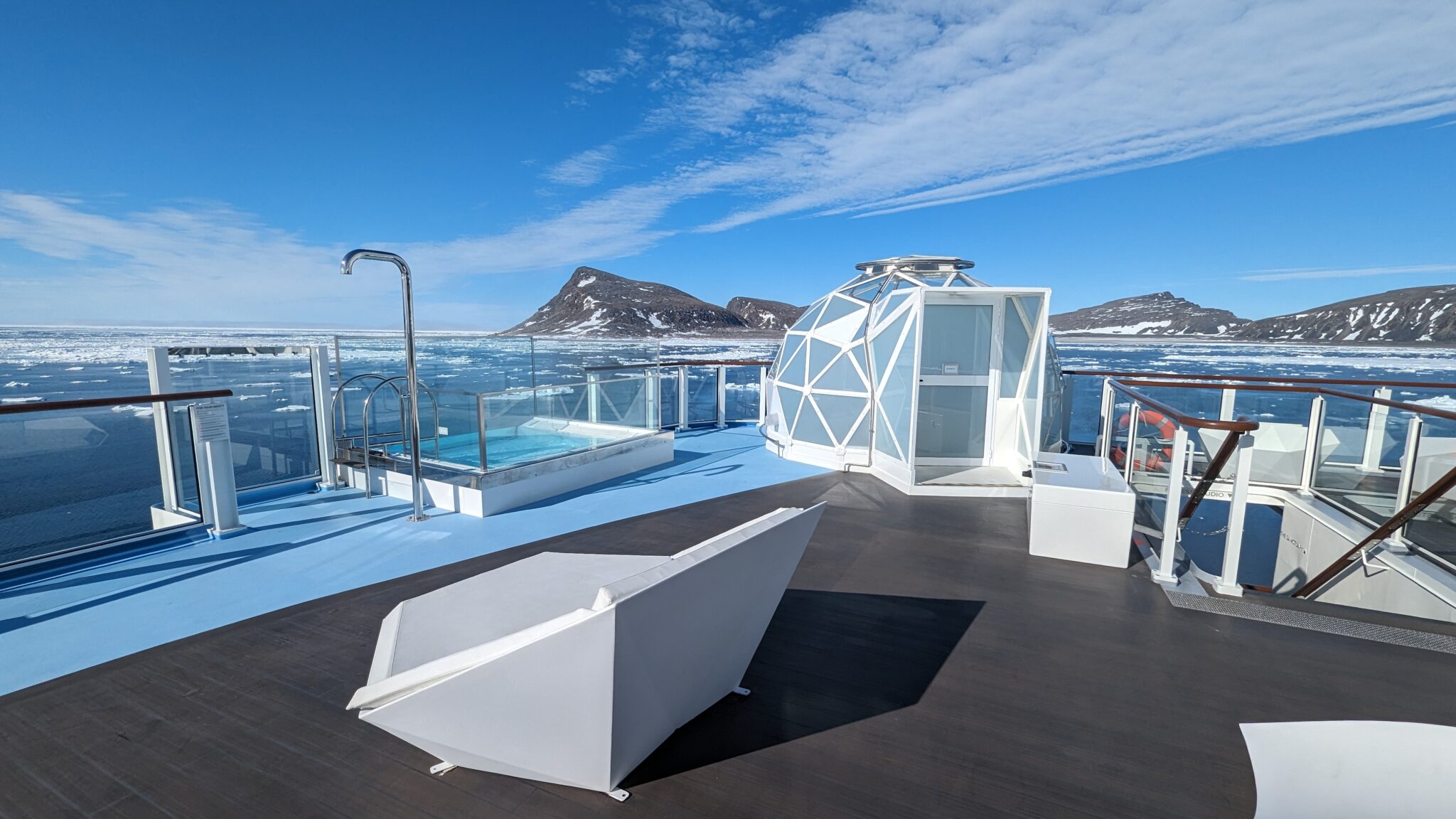 expedition ship hot tub