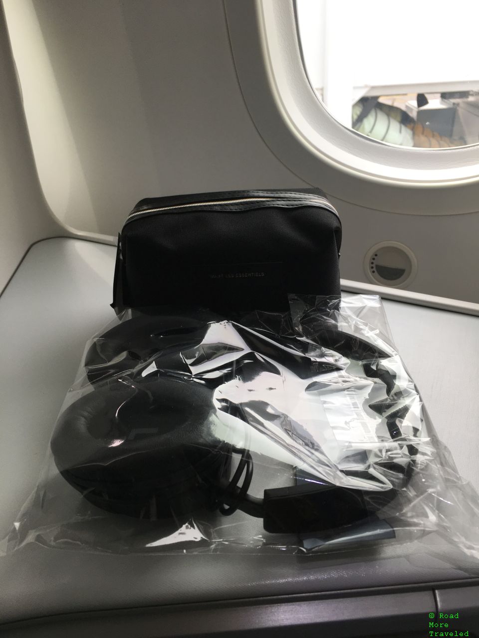 Air Canada B787-9 Business Class - headphones