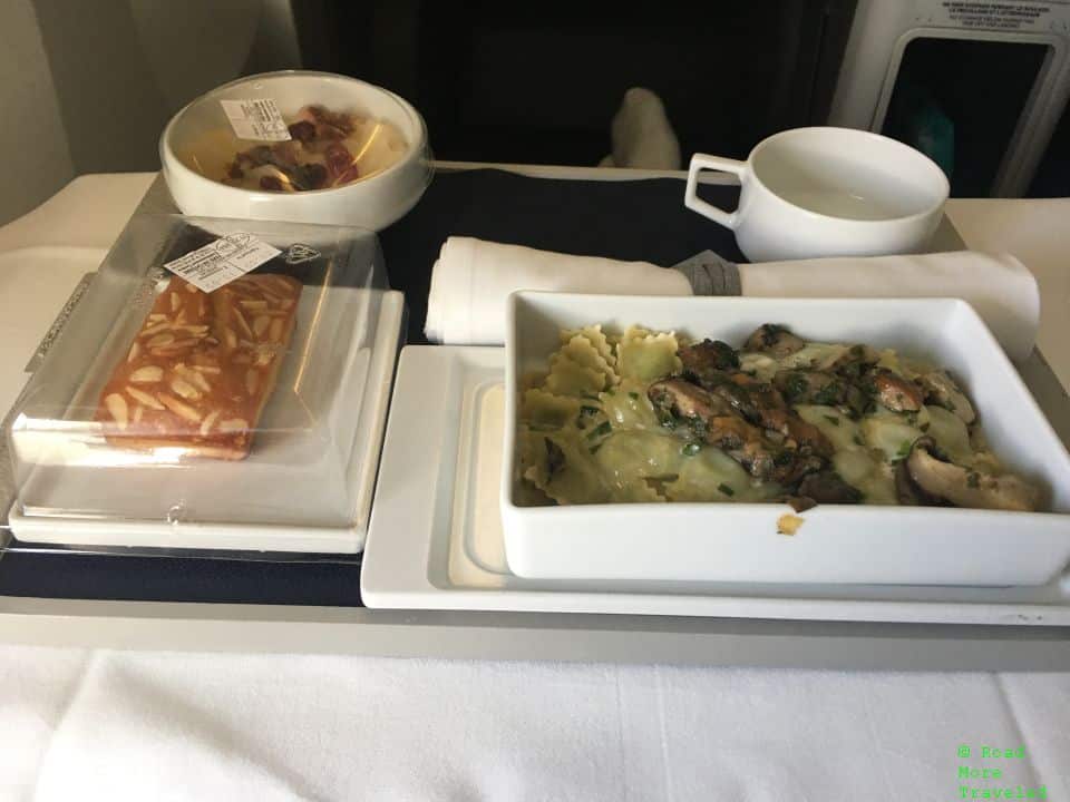 Air France B77W Business Class - pre-arrival snack