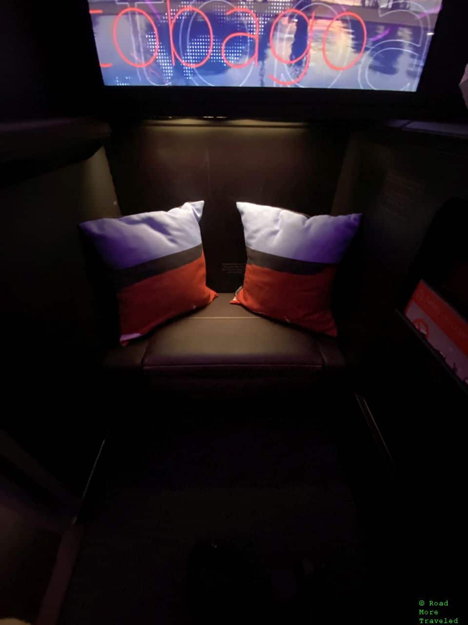 Virgin Atlantic A330-900neo Upper Class - Retreat Suite ottoman