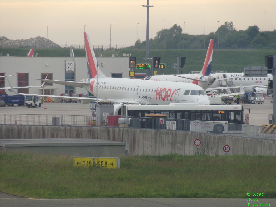 Hop! E190 at CDG