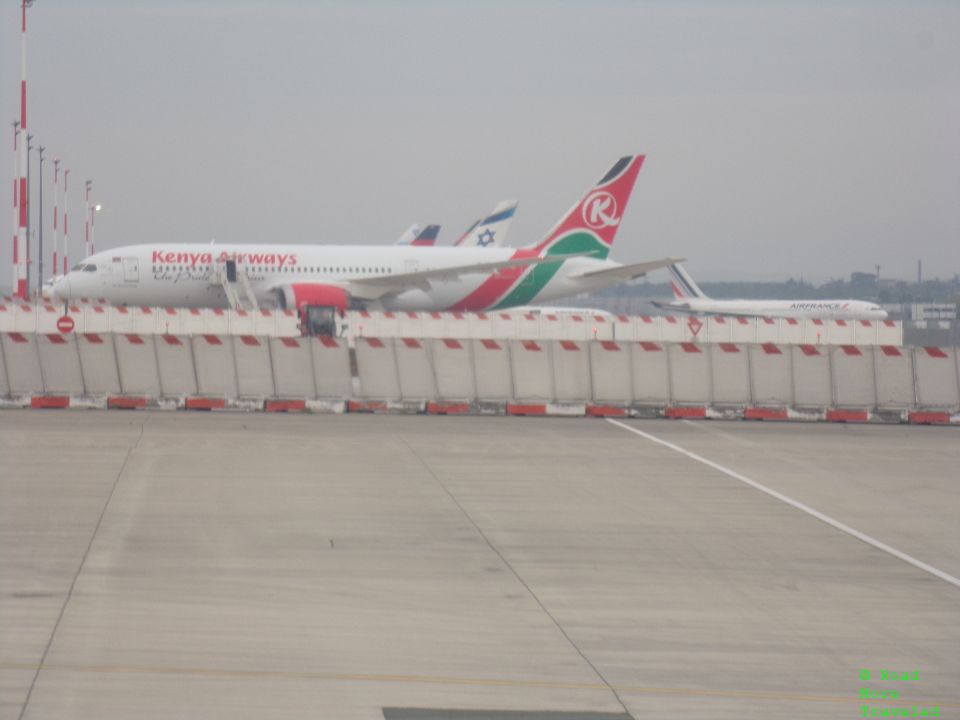 Kenya Airways 787 at CDG