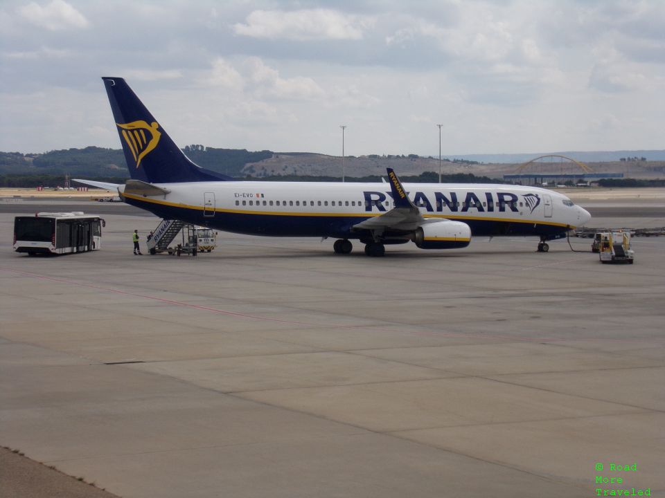 Ryanair 737 at MAD
