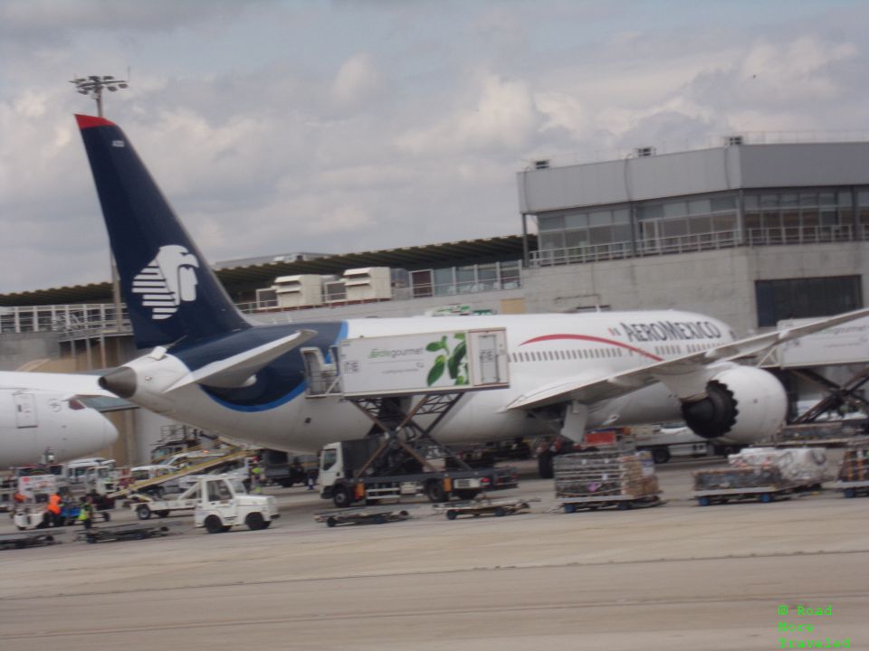 AeroMexico 787-9 at MAD