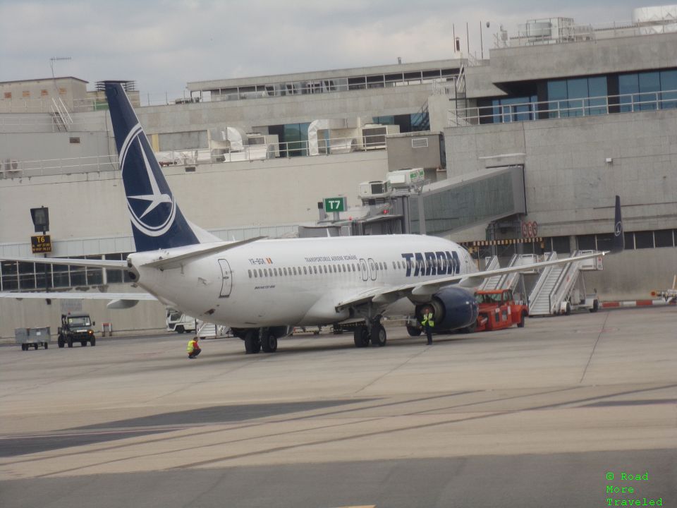 Tarom 737-800 at MAD