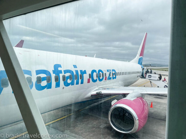 FlySafair 737 at CPT