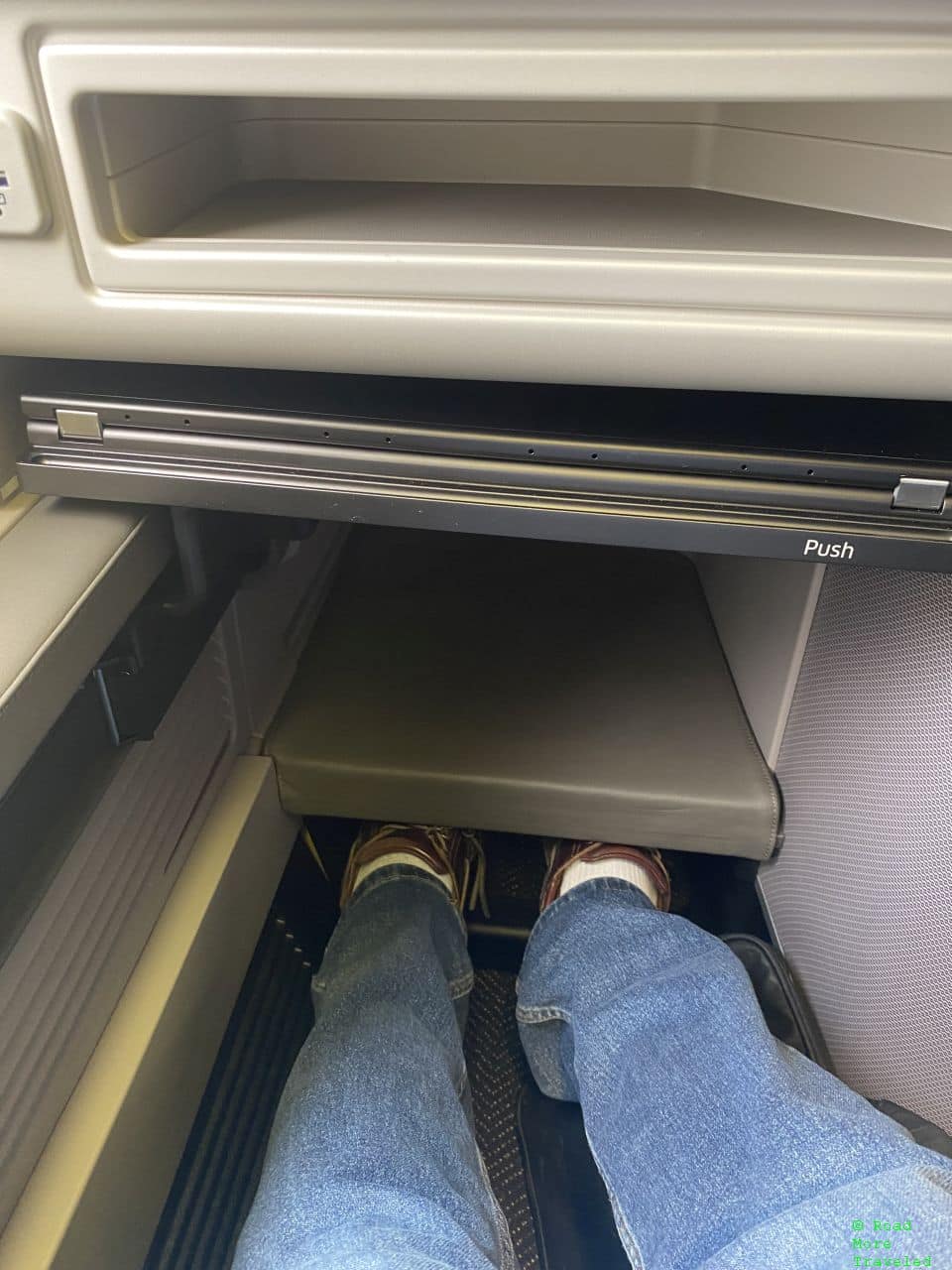 United 767-400 Polaris Business Class - footwell