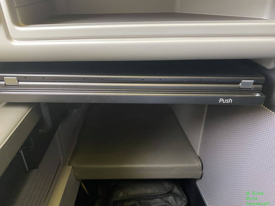 United 767-400 Polaris Business Class - magazine pocket and tray table