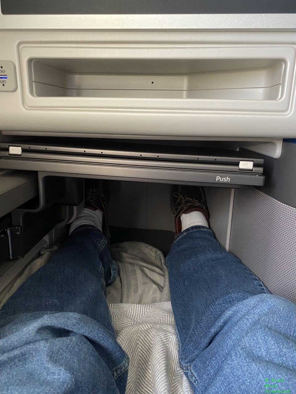 United Polaris bed foot space - 767-400