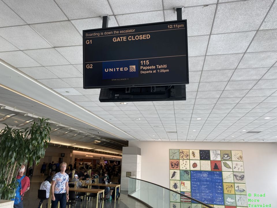 United gate monitor at SFO