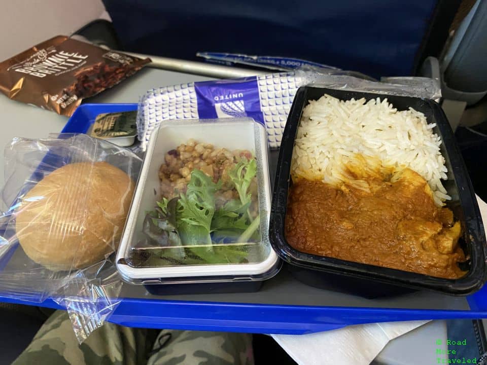 United B787-10 Economy Plus - chicken meal