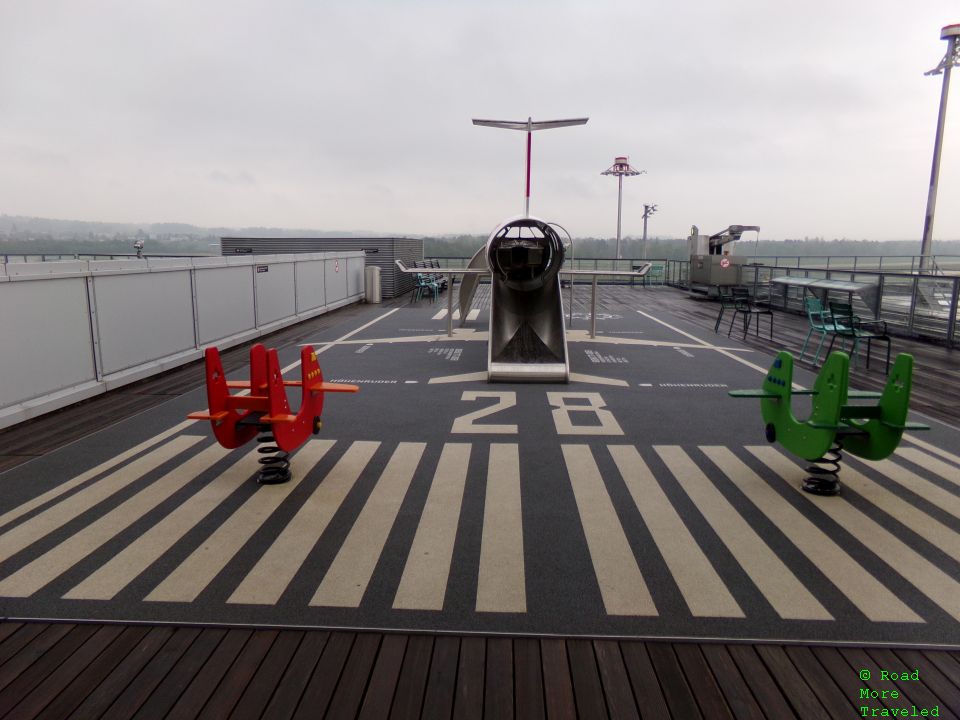 ZRH E Gates playground