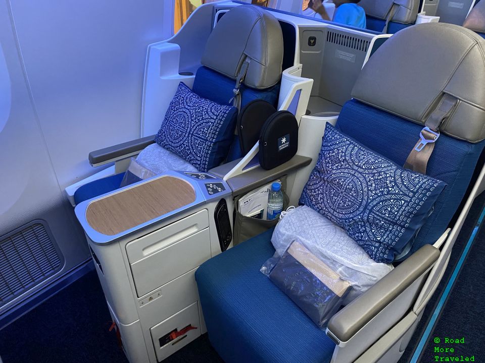 Air Tahiti Nui B787-9 Business Class - window/aisle seats