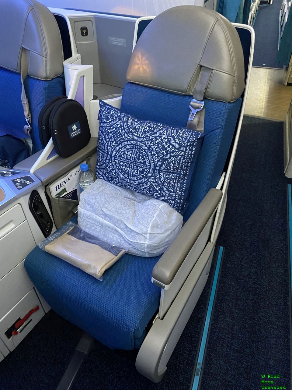 Air Tahiti Nui B787-9 Business Class - aisle seat