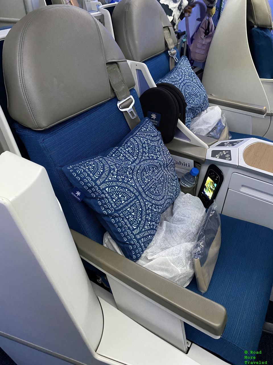 Air Tahiti Nui B787-9 Business Class - middle seat w/ aisle access