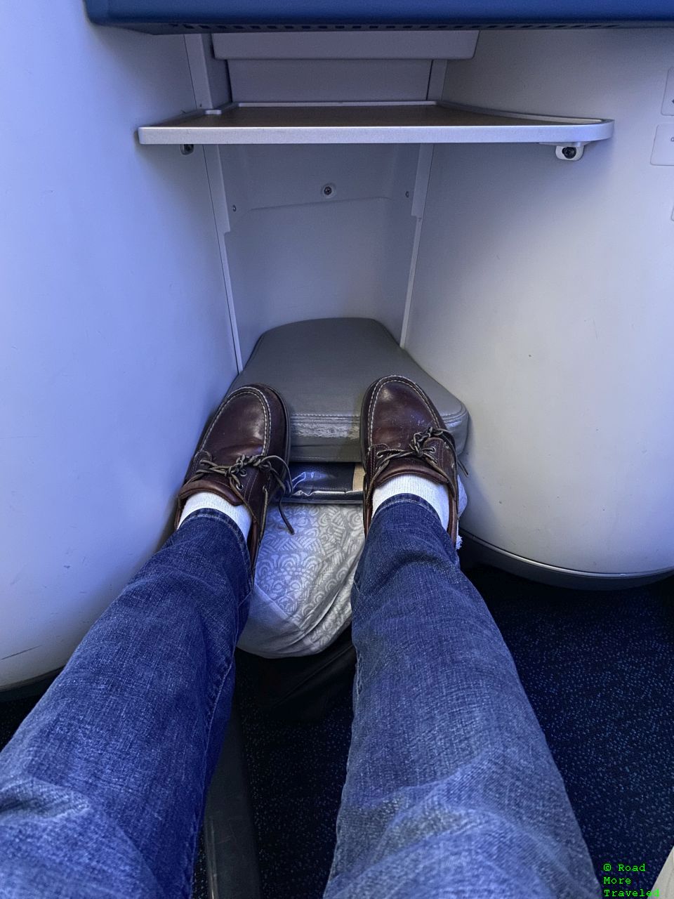 Air Tahiti Nui B787-9 Business Class - bed footwell