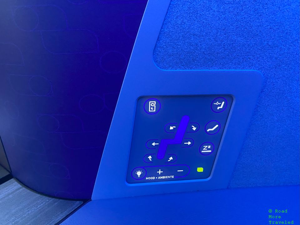 jetBlue A321neo LR Mint Business Class - seat controls