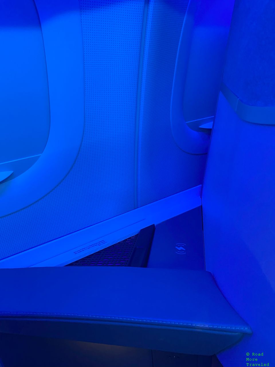 jetBlue A321neo Mint Business Class - wireless charging pad