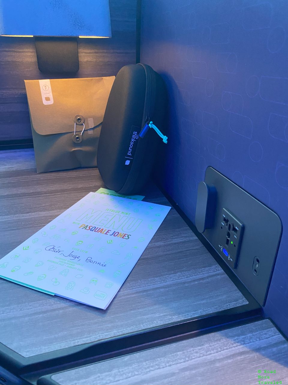 jetBlue Mint Suite table