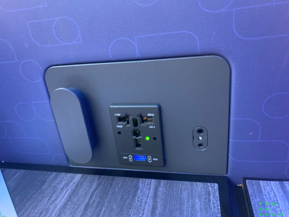 jetBlue Mint power outlet and USB
